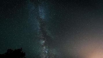 fantastisk natthimlen time -lapse med galaxen på Vintergatan video