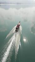 bateau voyage sur mâcher Lan Lac dans Khao bien, Thaïlande video